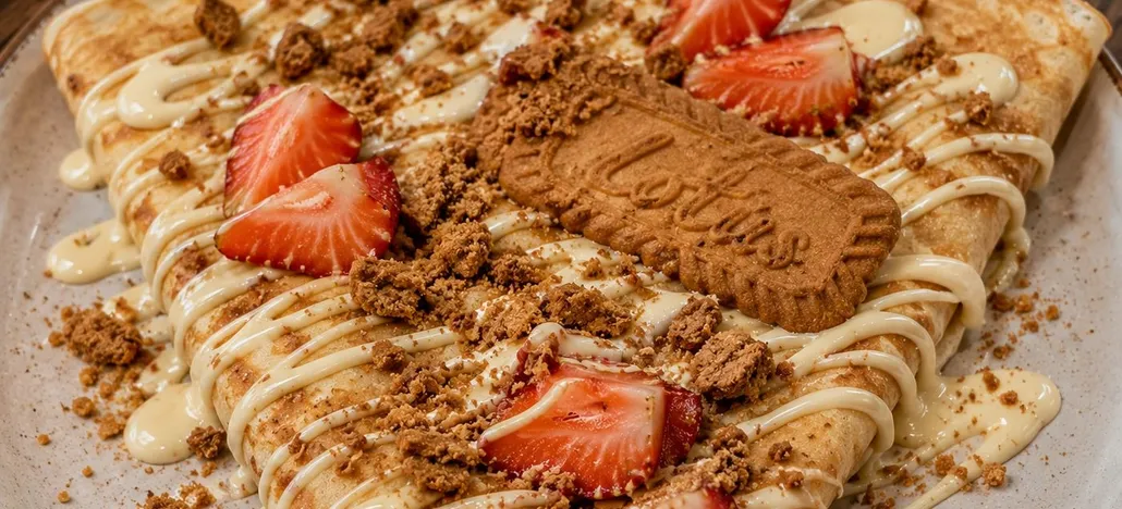 Chocolé Biscoff crêpe with fresh strawberries, biscuit crumbs and a generous drizzle